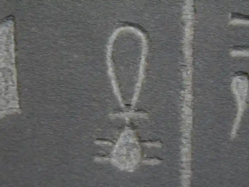 Sarcophagus of Ankhnesneferibra, ankh-like symbol